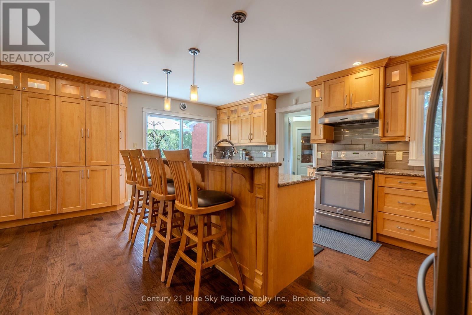353 MACPHERSON DRIVE - 18