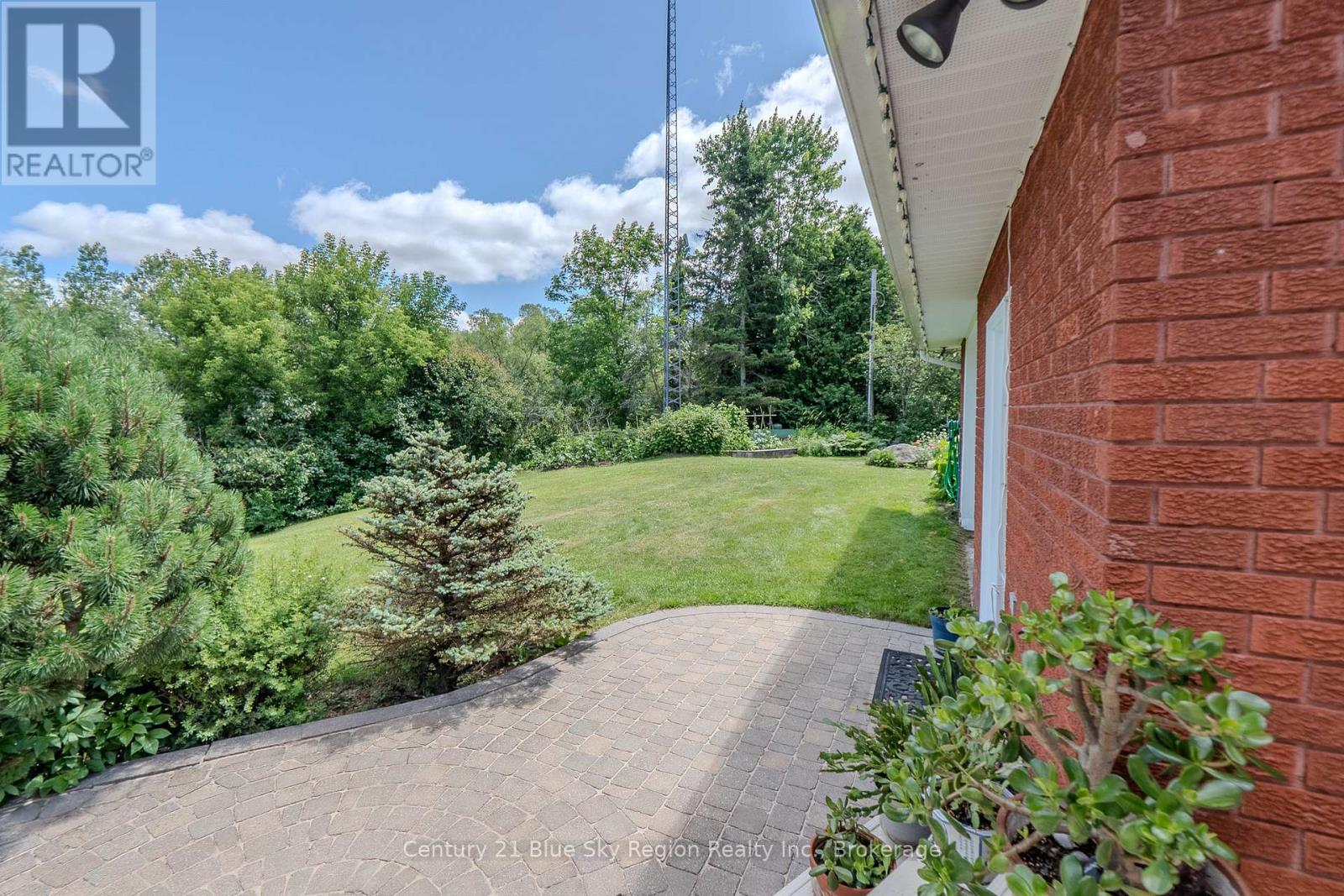 353 MACPHERSON DRIVE - 25
