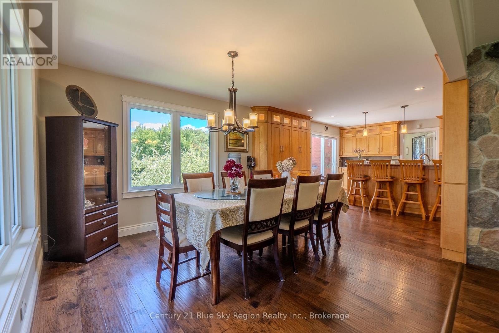 353 MACPHERSON DRIVE - 16
