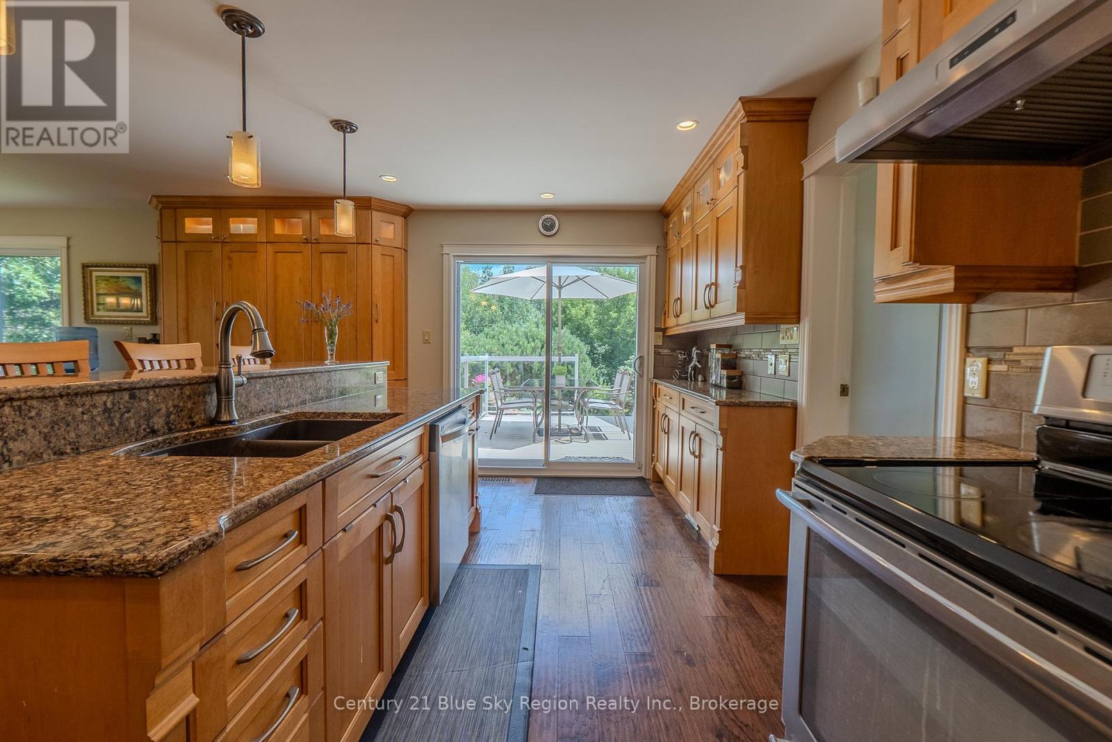 353 MACPHERSON DRIVE - 20