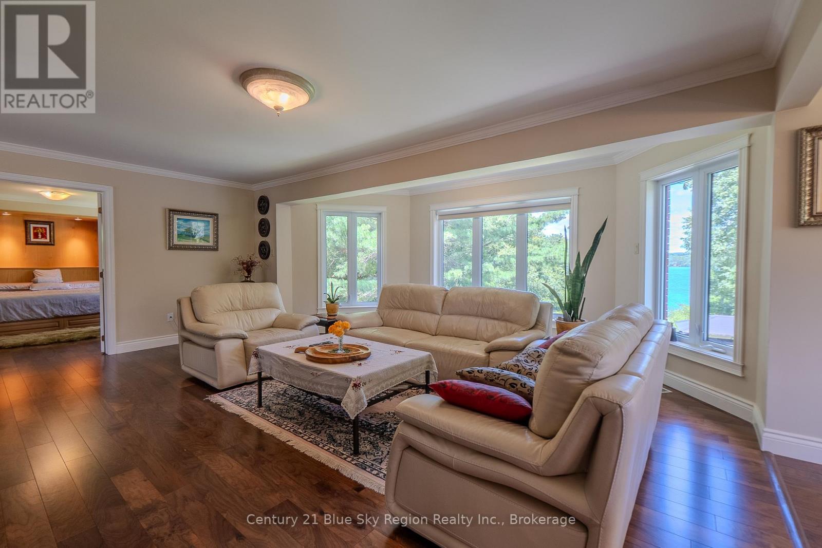 353 MACPHERSON DRIVE - 14