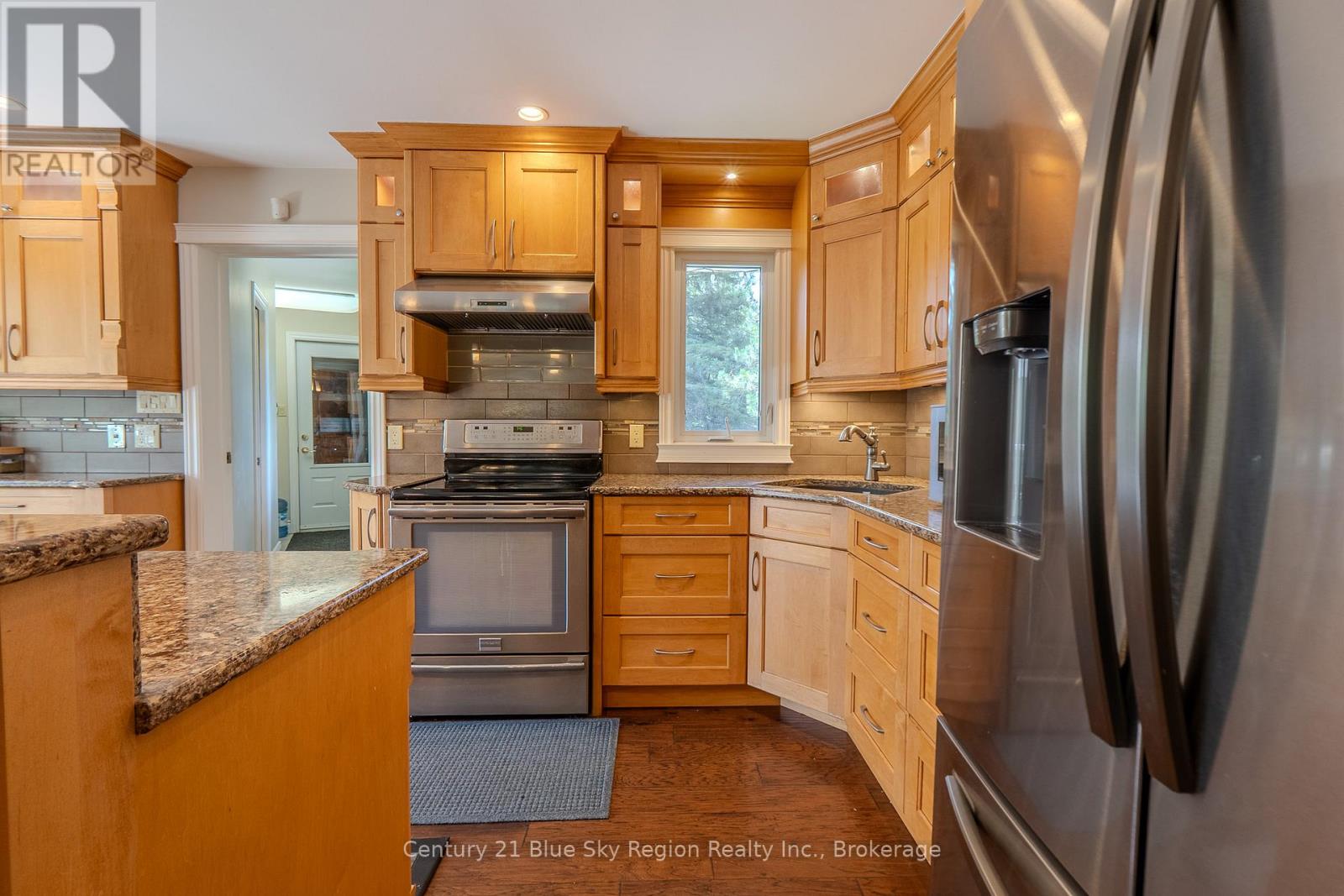 353 MACPHERSON DRIVE - 19