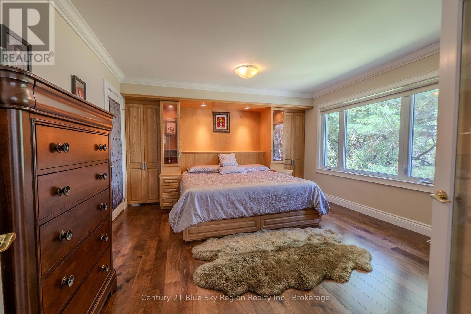 353 MACPHERSON DRIVE - 29