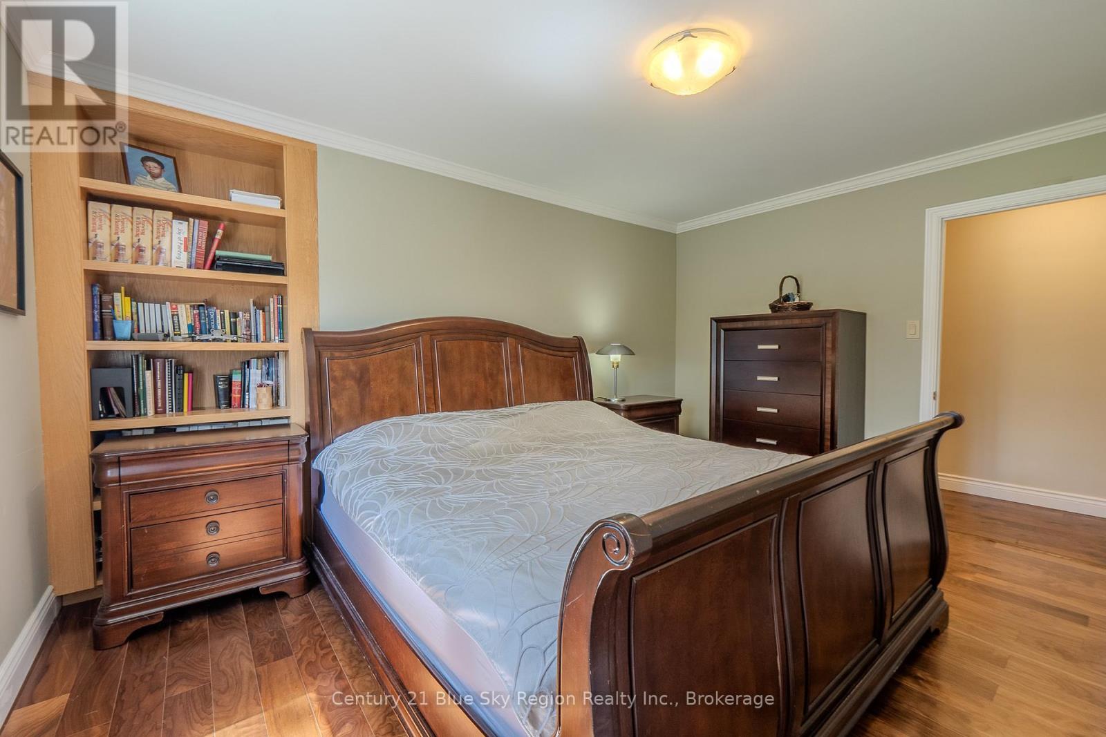 353 MACPHERSON DRIVE - 33
