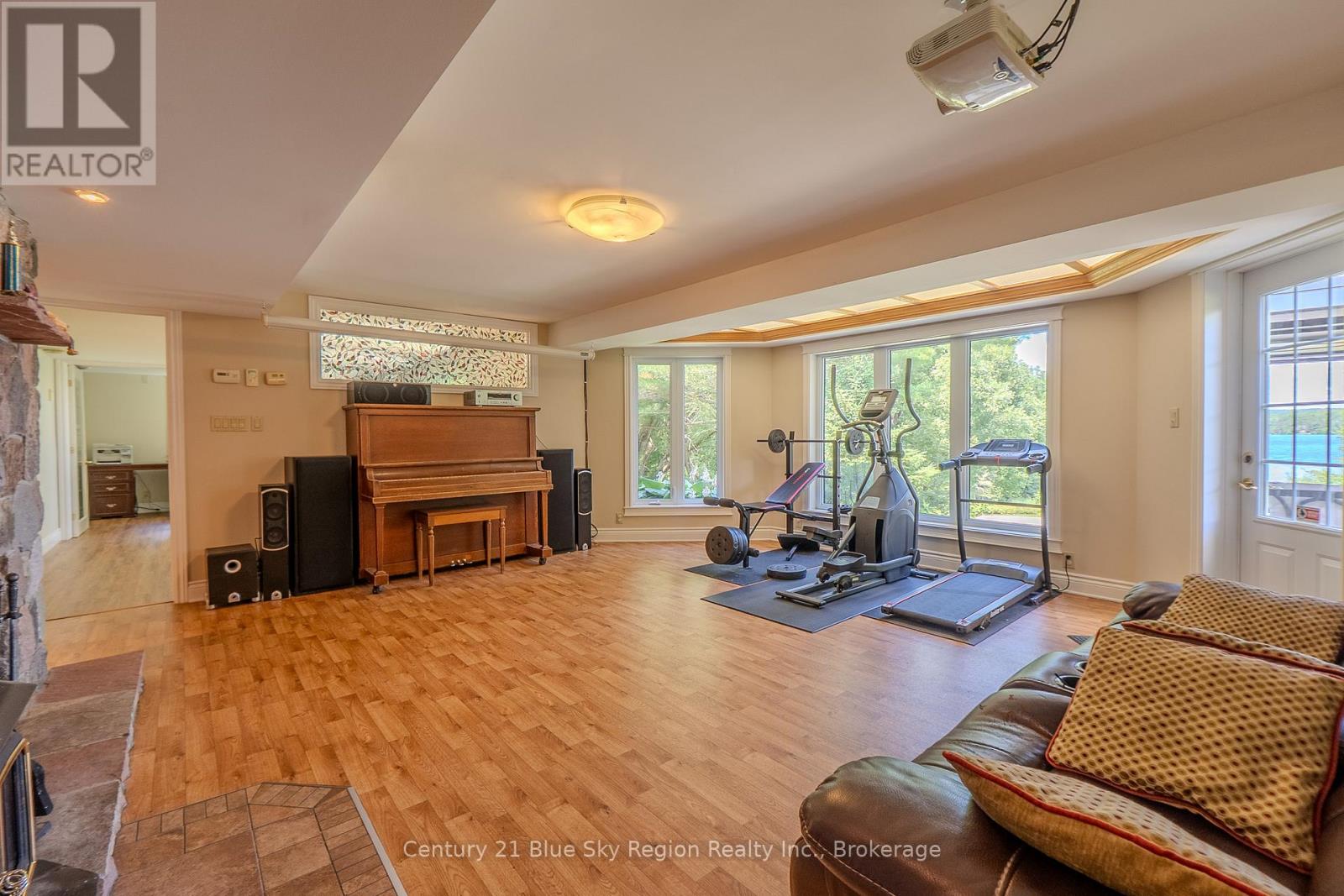 353 MACPHERSON DRIVE - 37