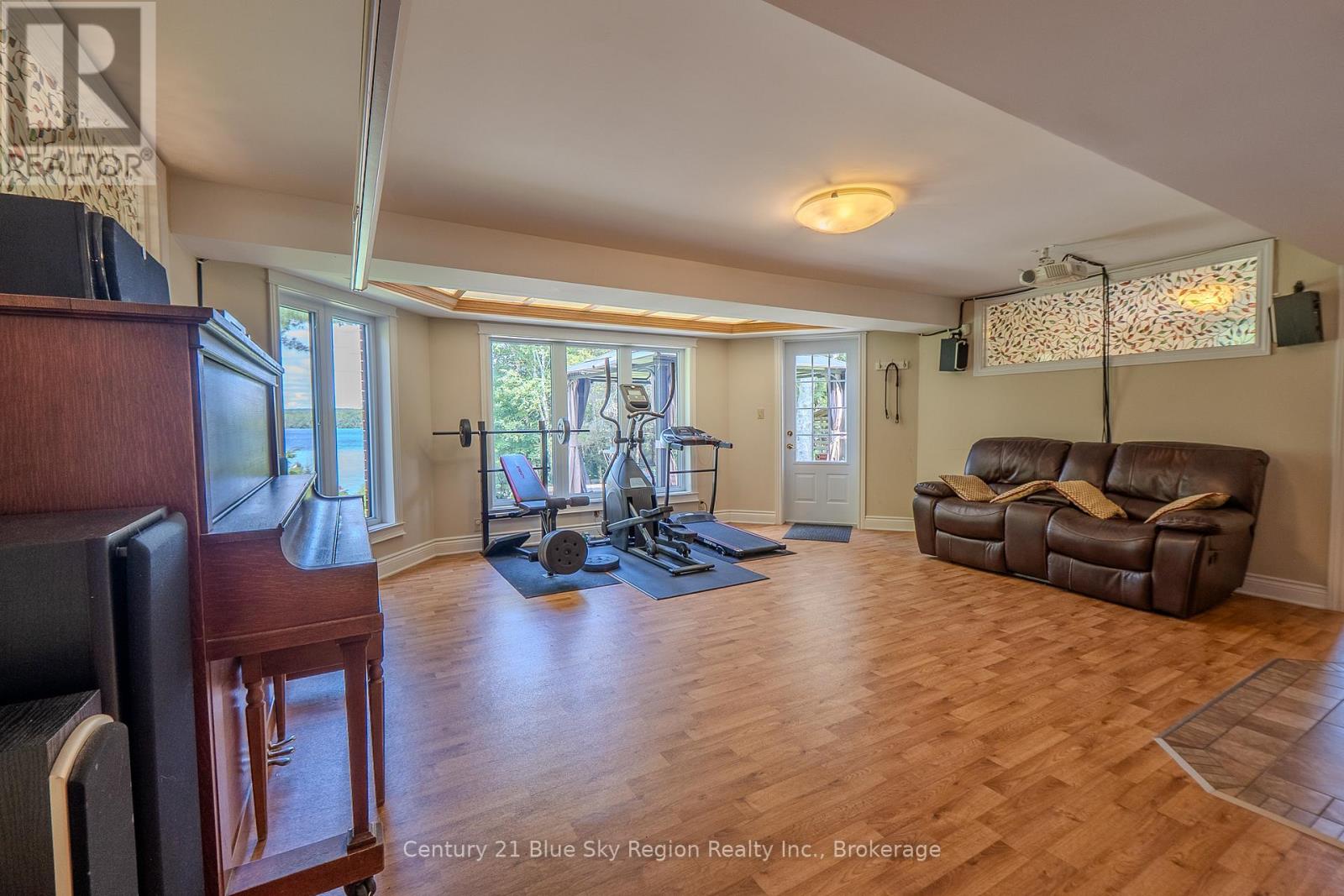 353 MACPHERSON DRIVE - 36