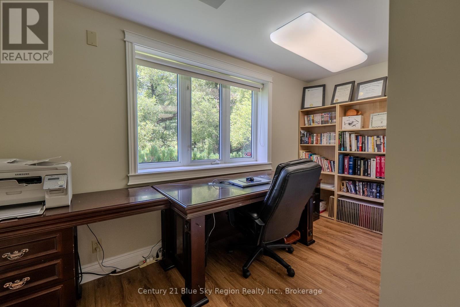 353 MACPHERSON DRIVE - 41