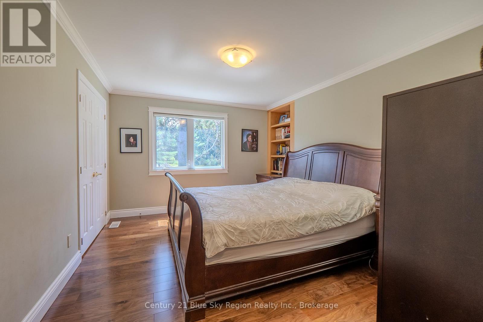 353 MACPHERSON DRIVE - 32