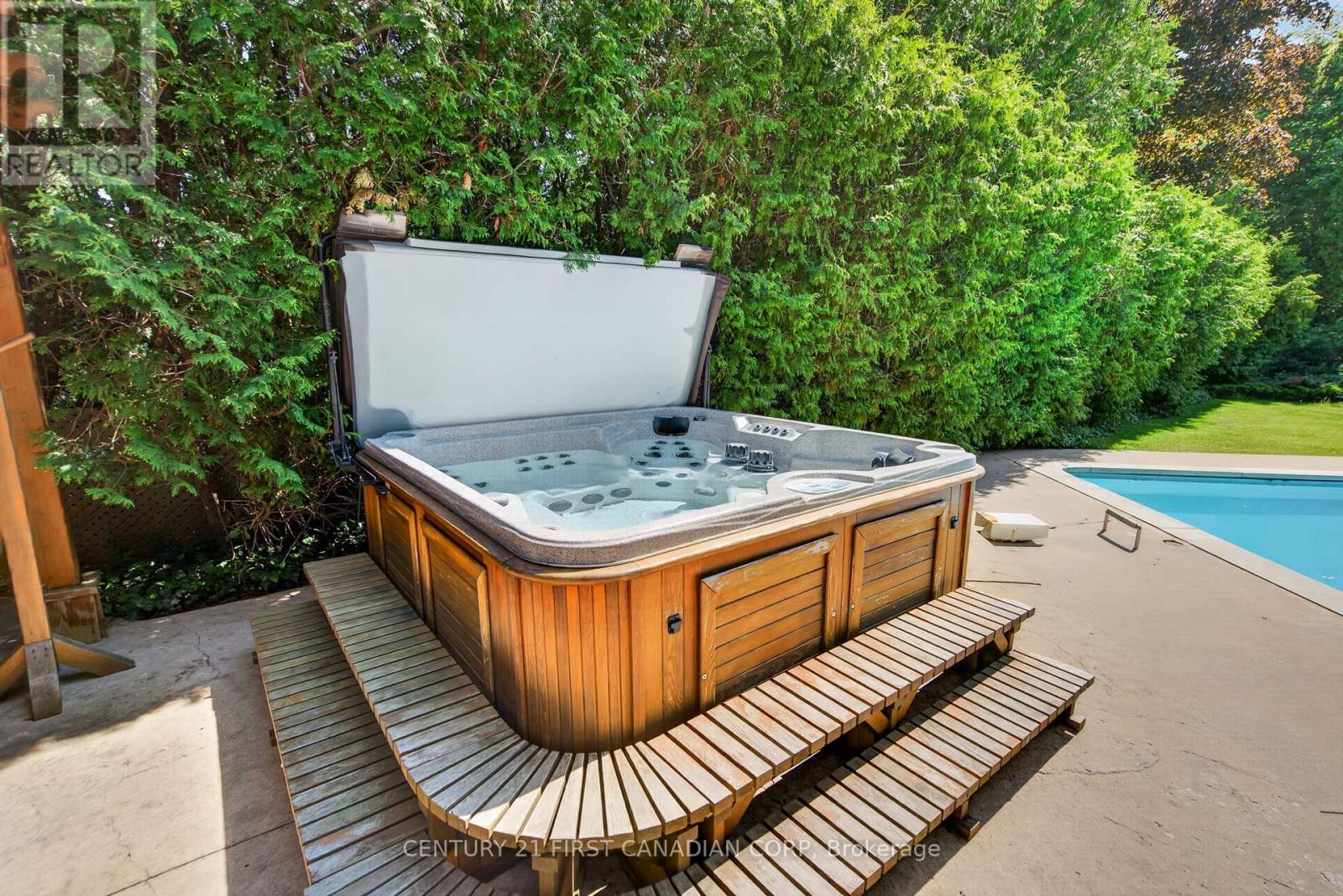 1505 STONEYBROOK CRESCENT - 38
