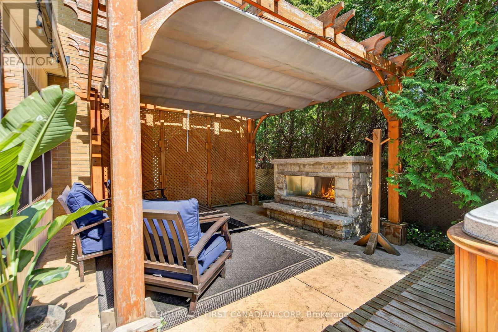 1505 STONEYBROOK CRESCENT - 37