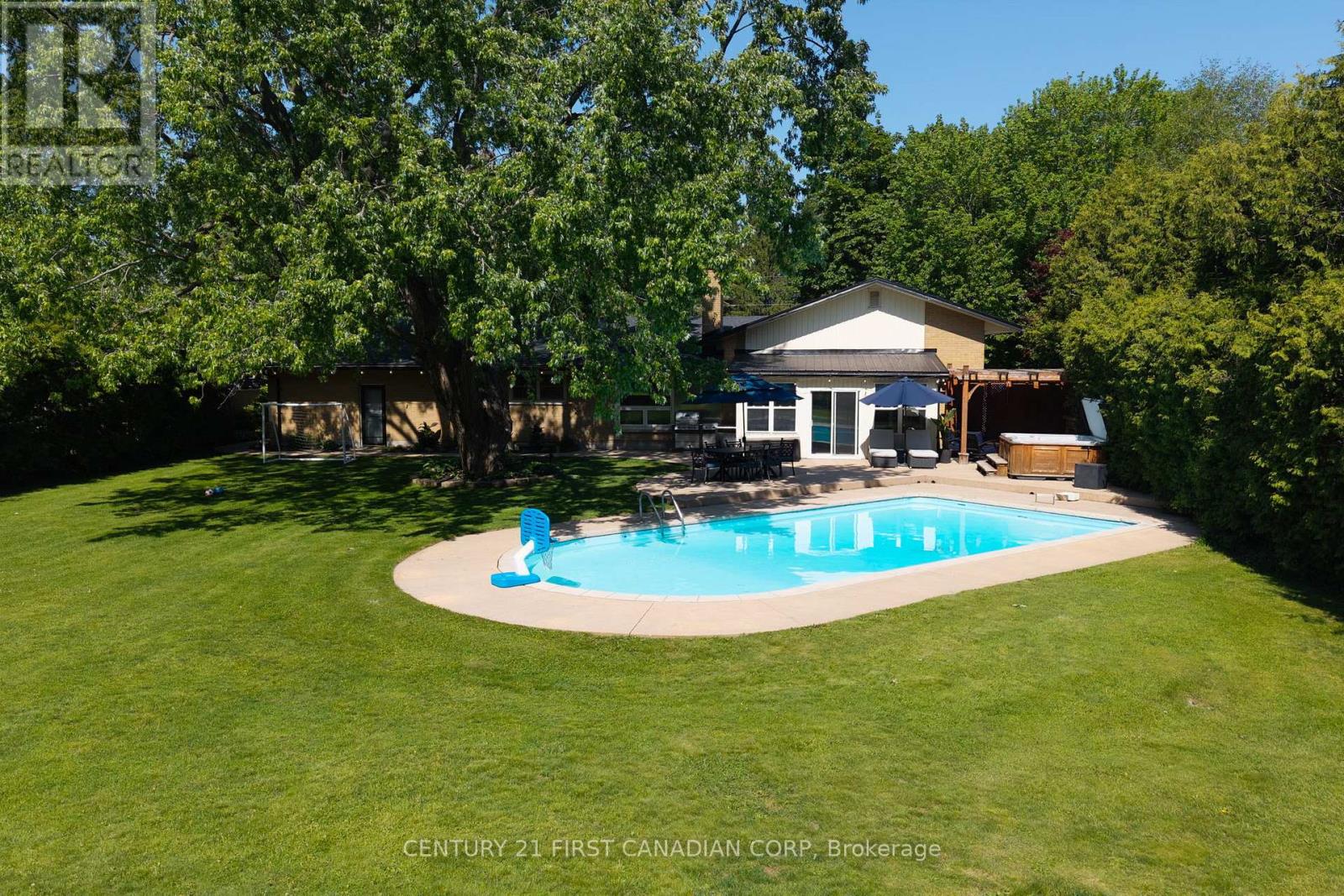 1505 STONEYBROOK CRESCENT - 43