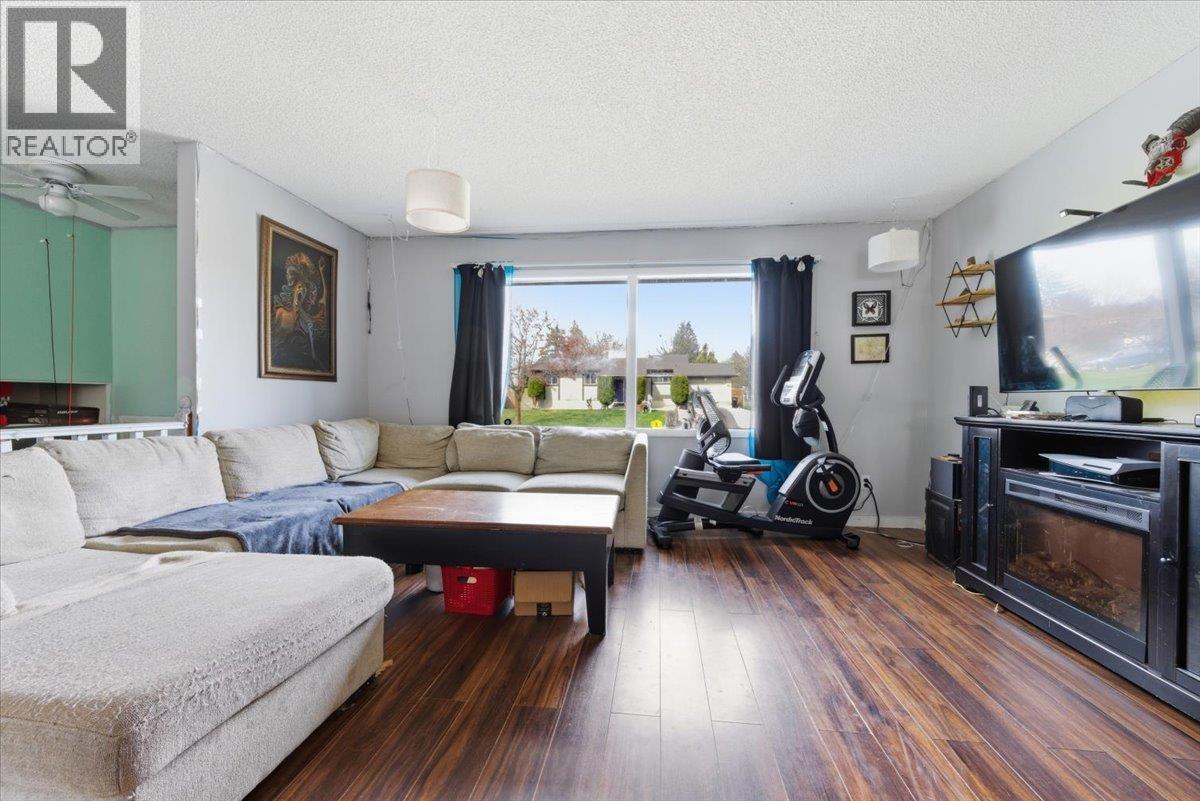 2002 21 Avenue - 3