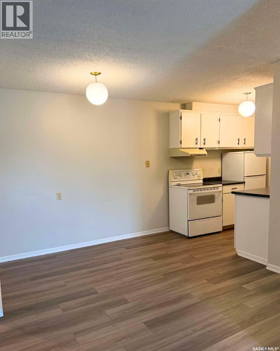 #207 423 Tait COURT - Image 3