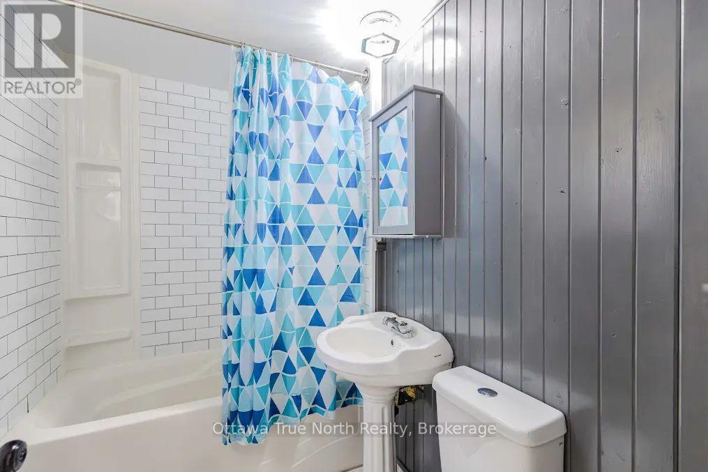 35 TAUVETTE STREET - 25