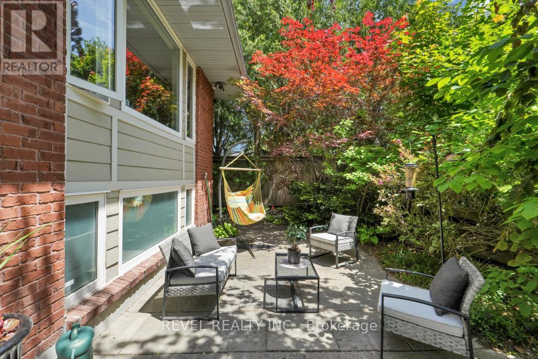 Your very own private front patio area