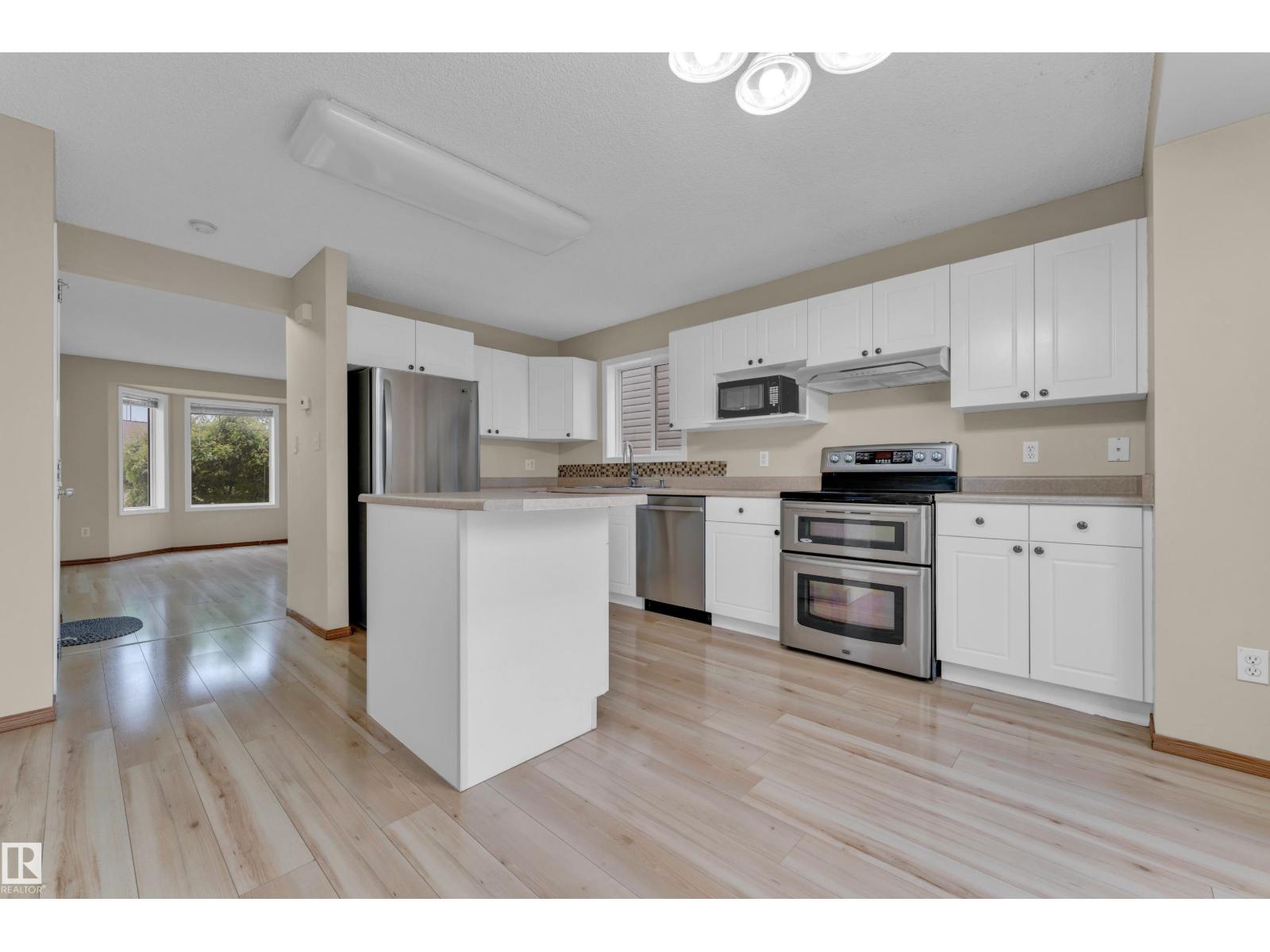 3134 30 AV NW NW - 4