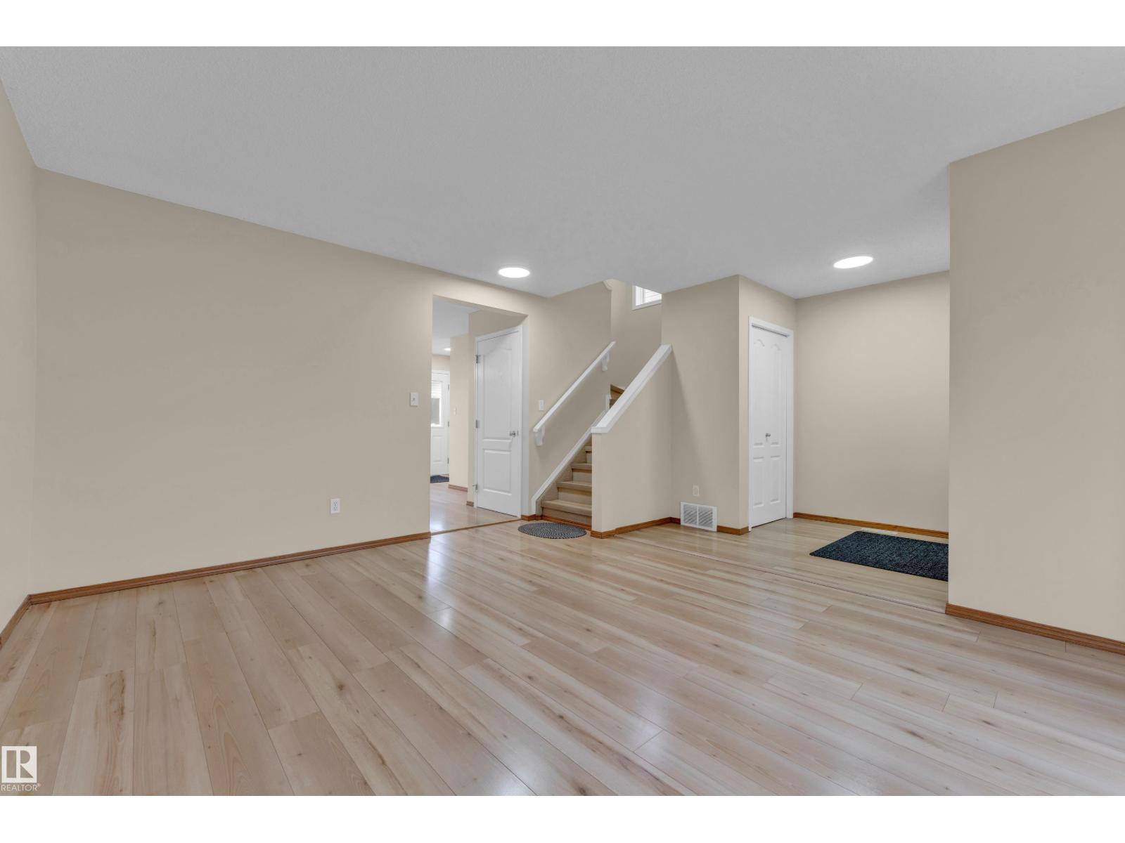 3134 30 AV NW NW - 6