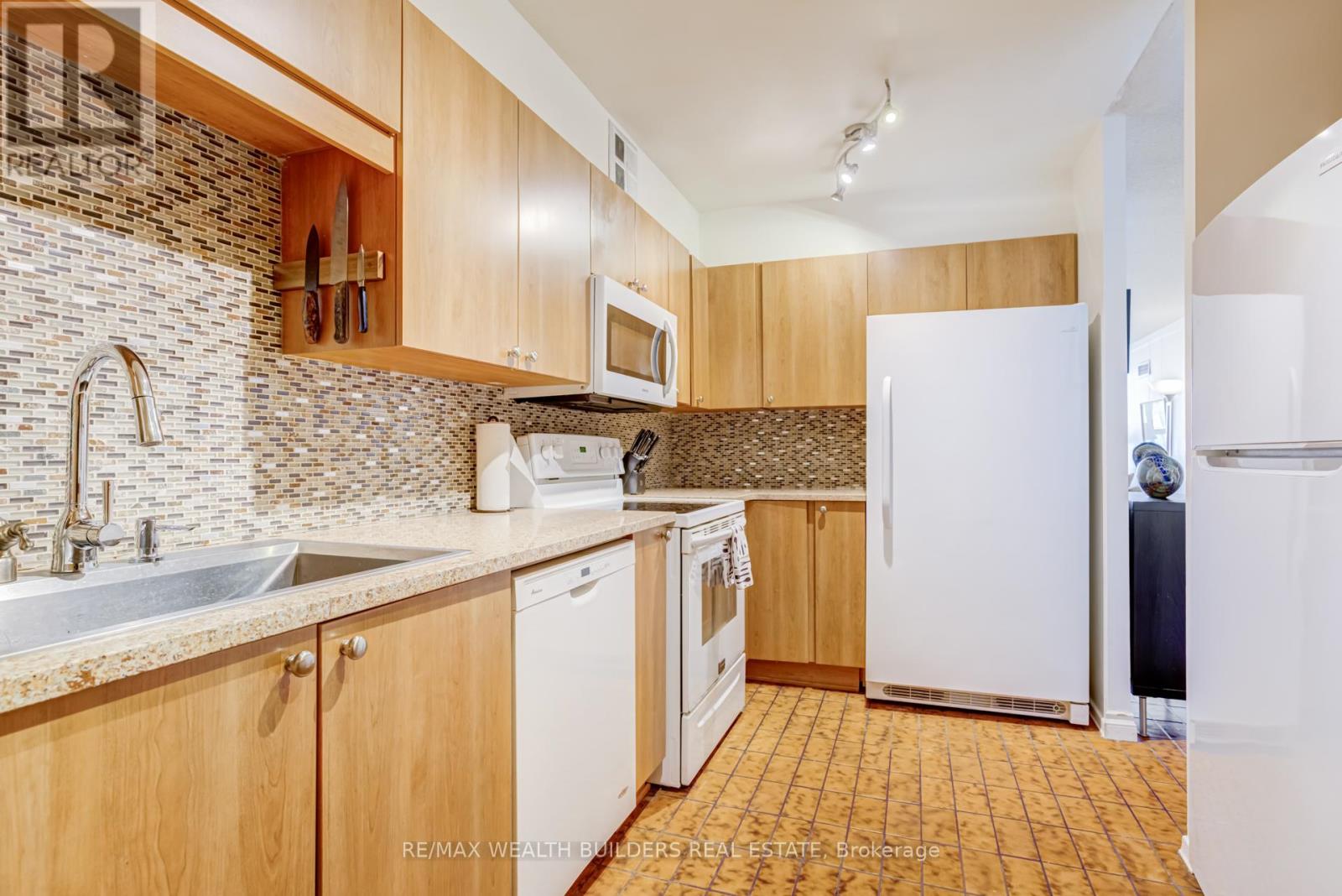#1009 45 CARLTON STREET - 13