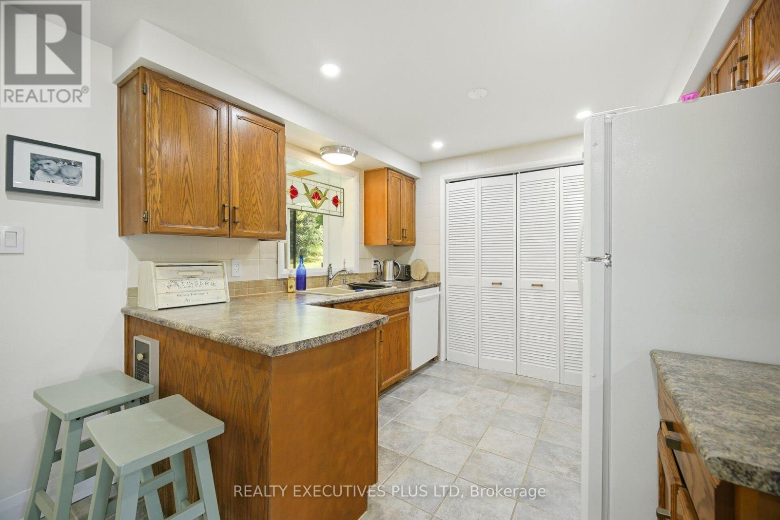 3 PINEVIEW COURT - 15