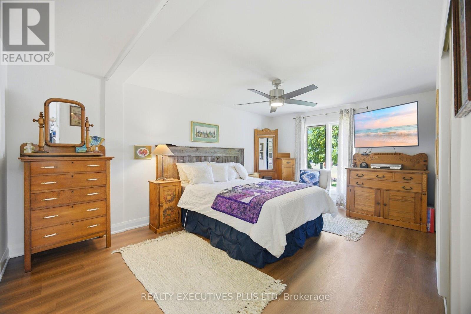 3 PINEVIEW COURT - 21
