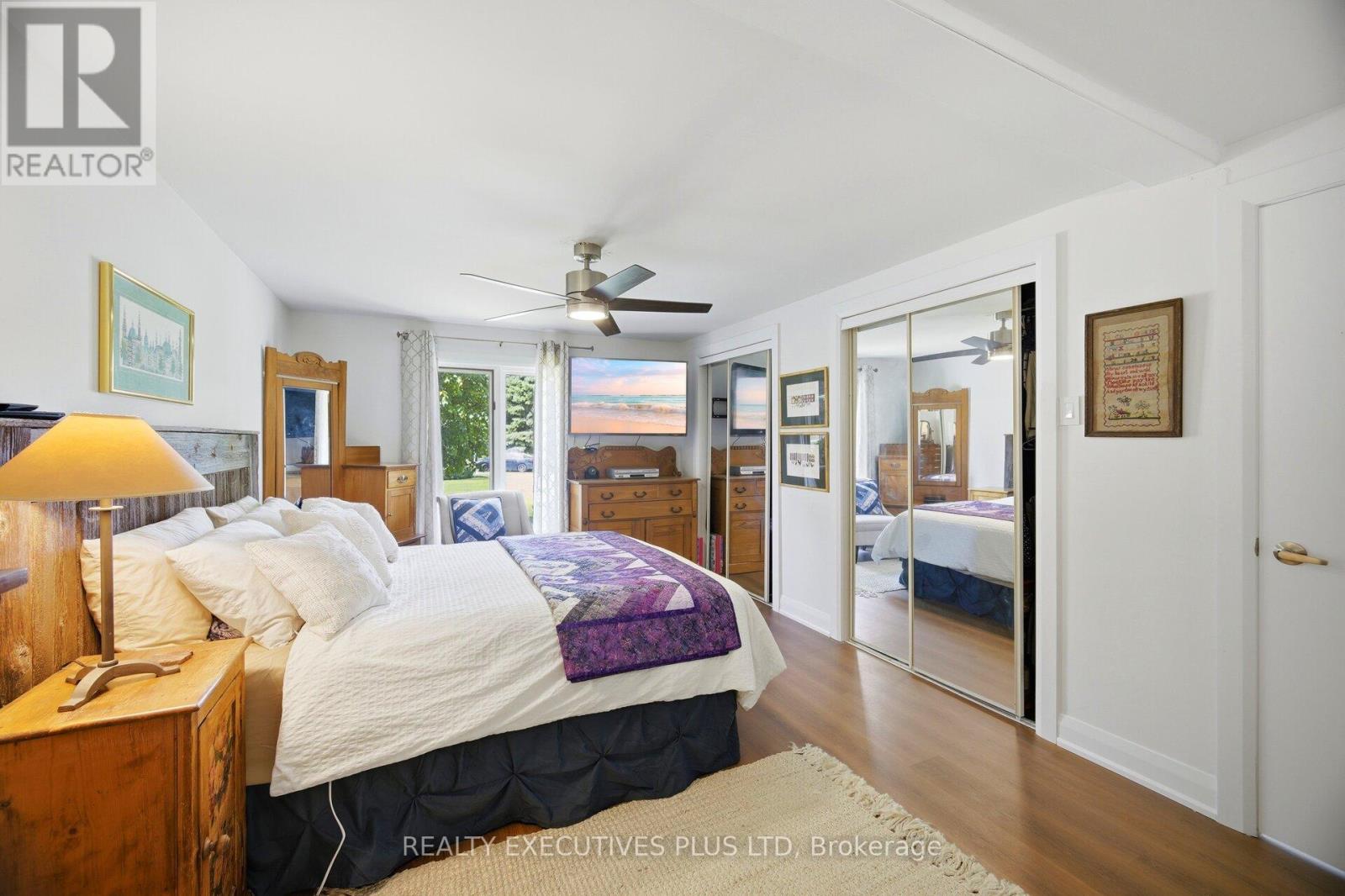 3 PINEVIEW COURT - 22