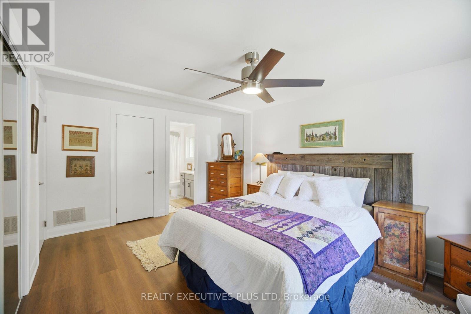 3 PINEVIEW COURT - 23