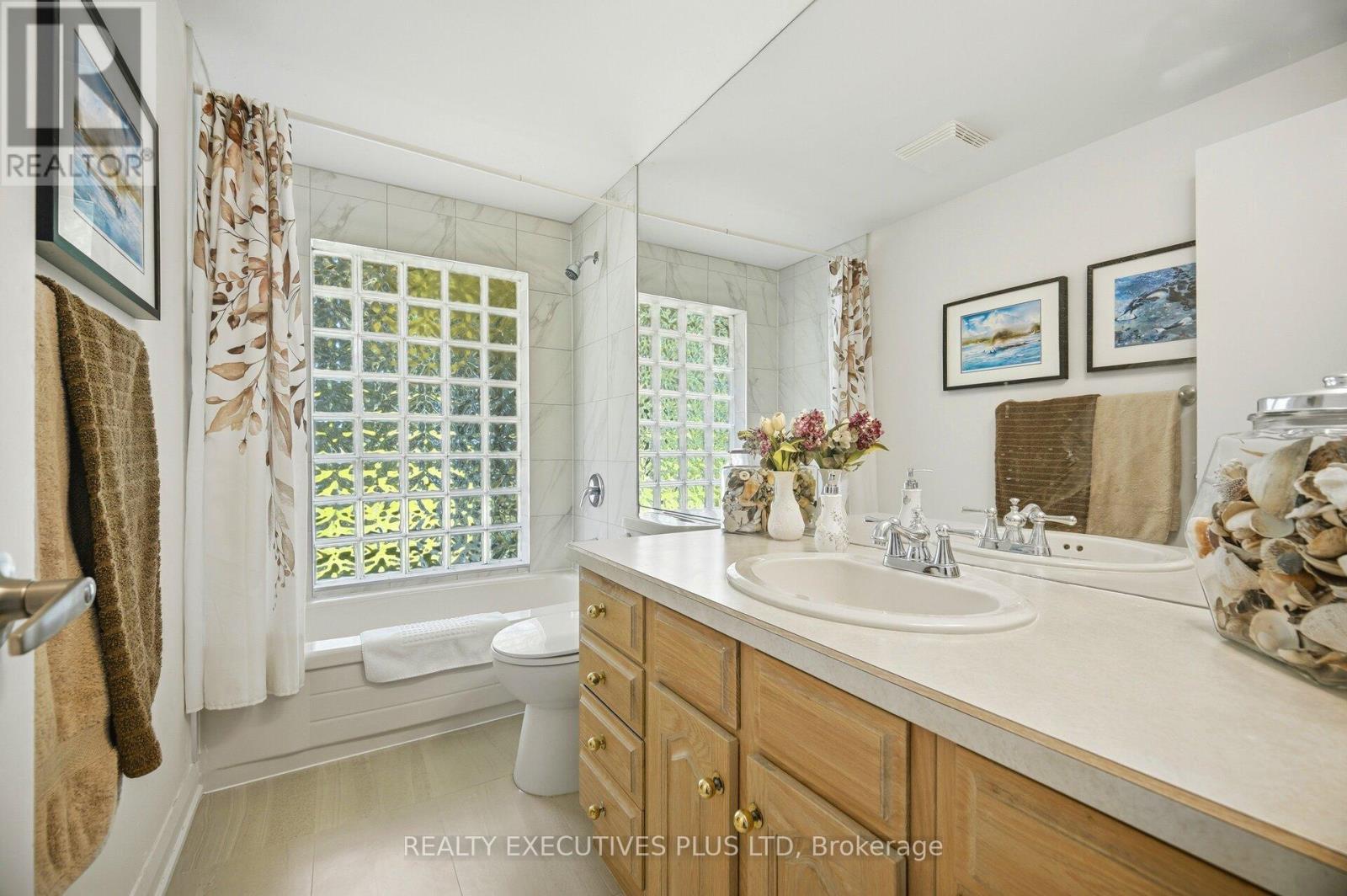 3 PINEVIEW COURT - 26
