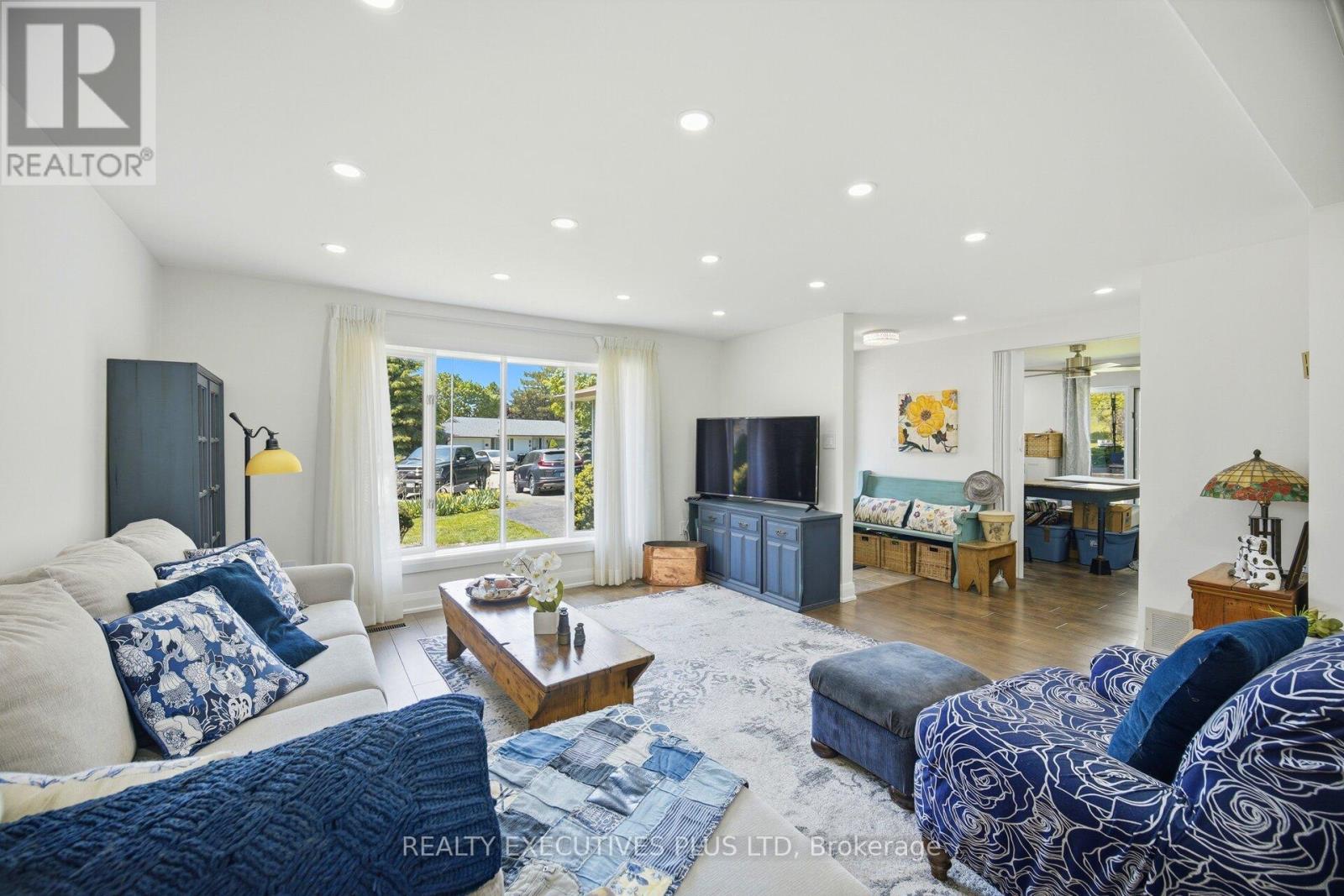 3 PINEVIEW COURT - 9