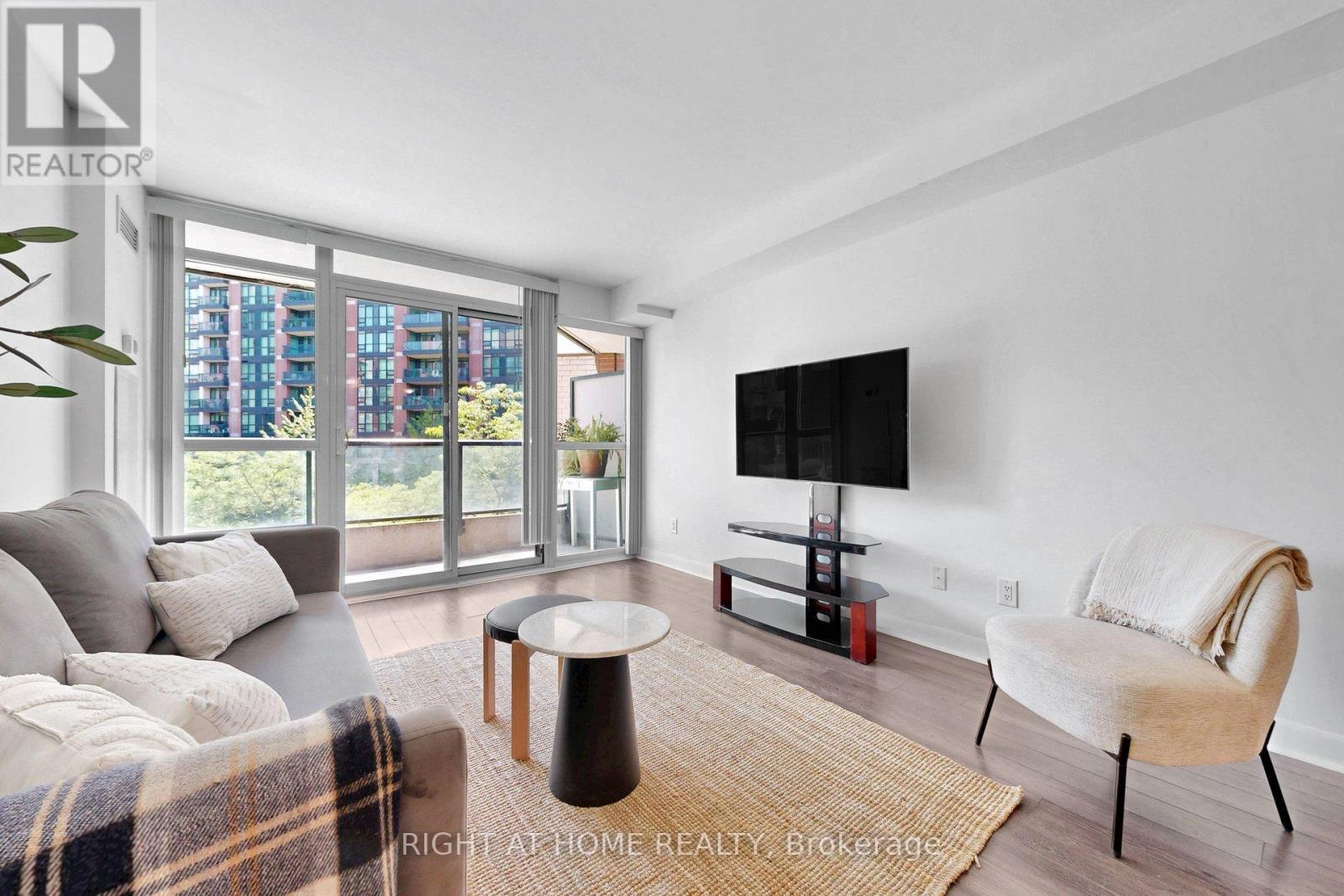 #326 525 WILSON AVENUE - 20