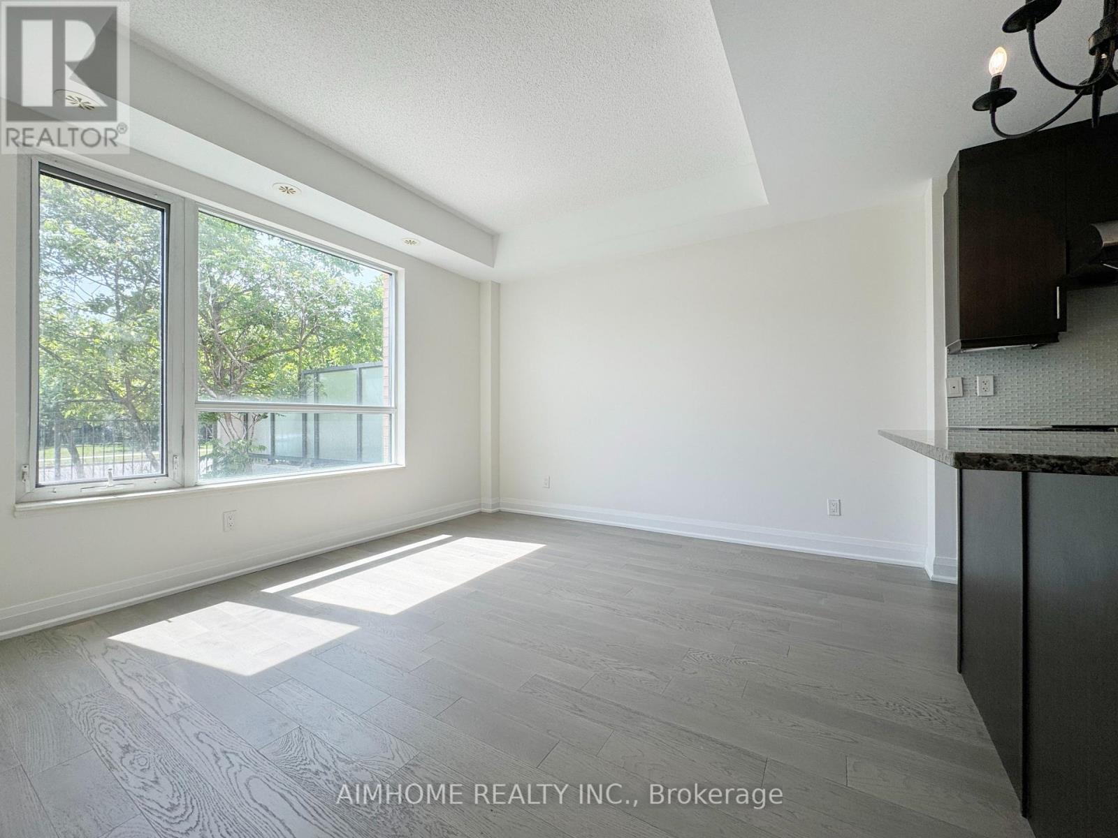 #TH120 26 CHURCHILL AVENUE - 10
