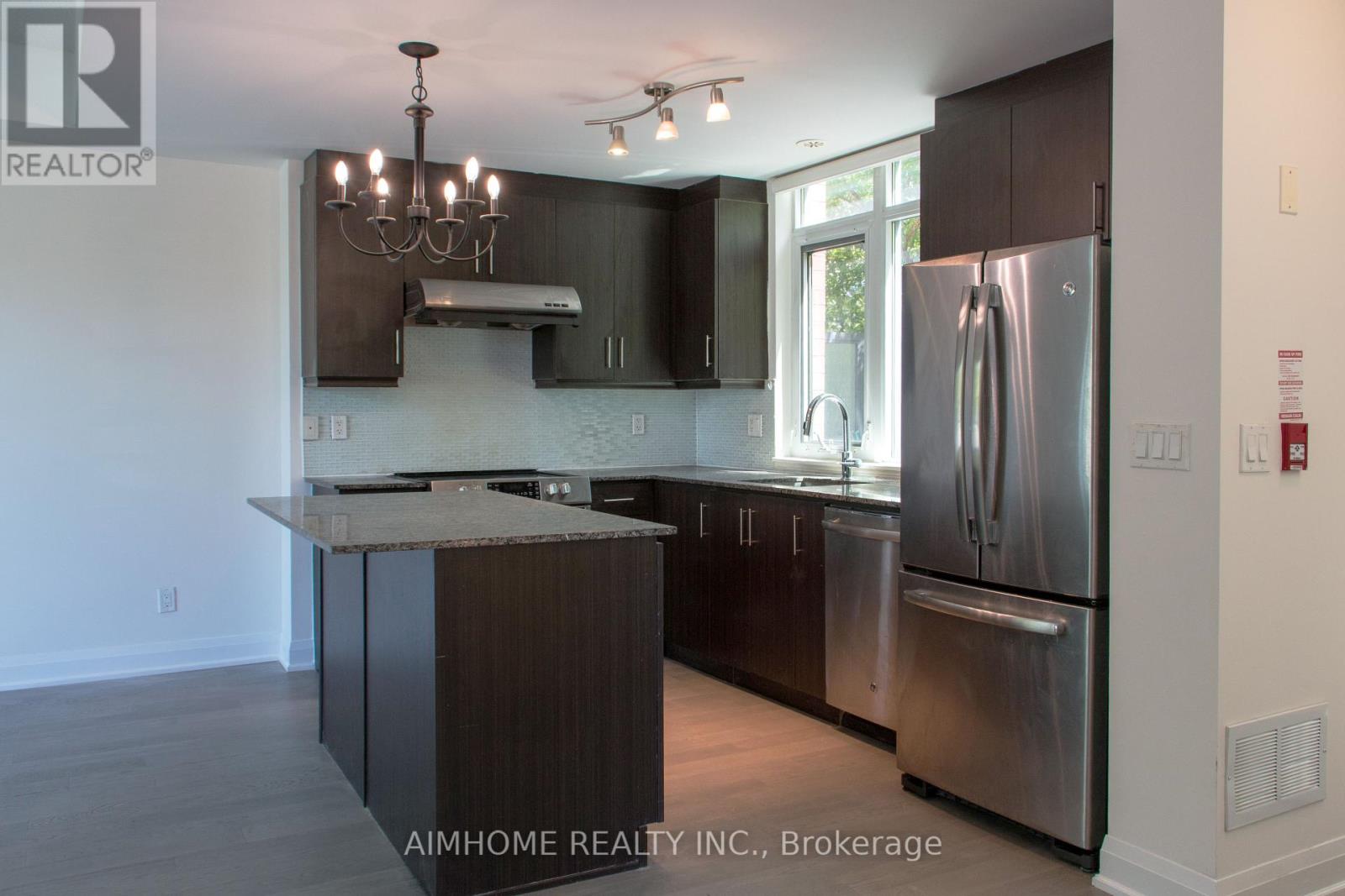 #TH120 26 CHURCHILL AVENUE - 12