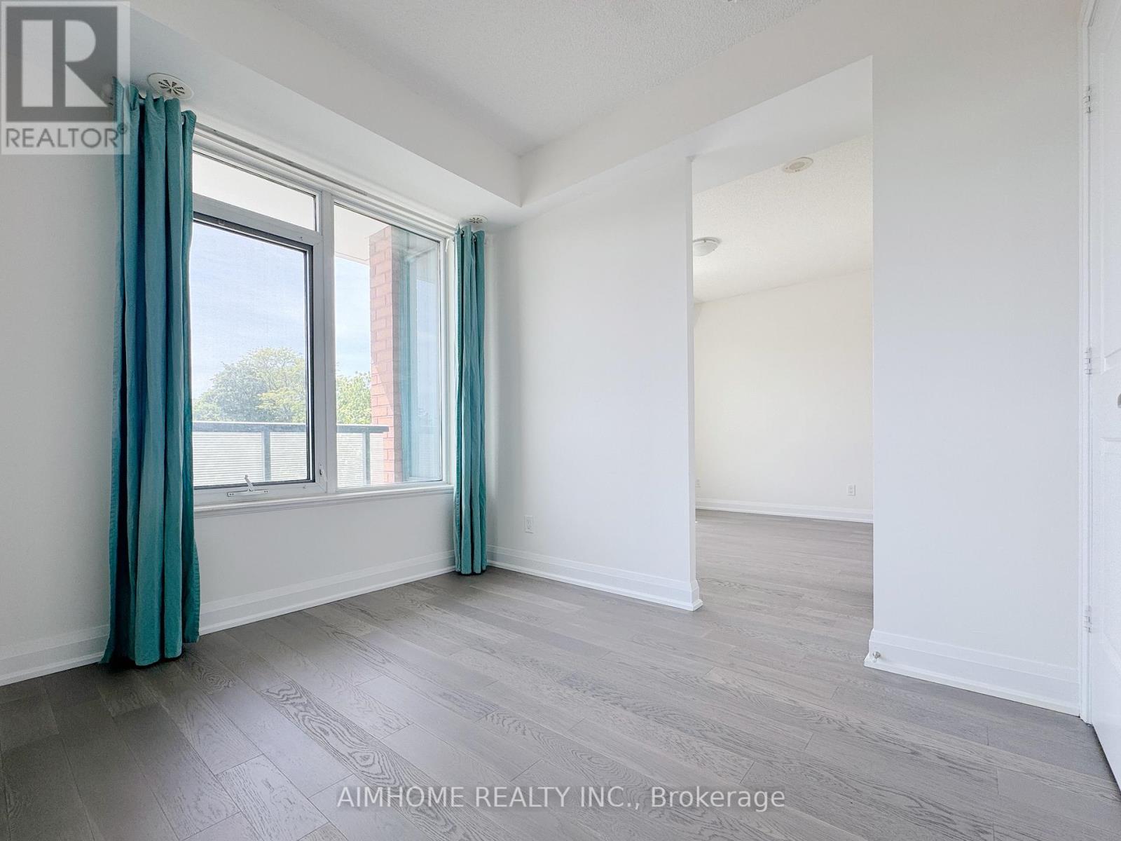 #TH120 26 CHURCHILL AVENUE - 18