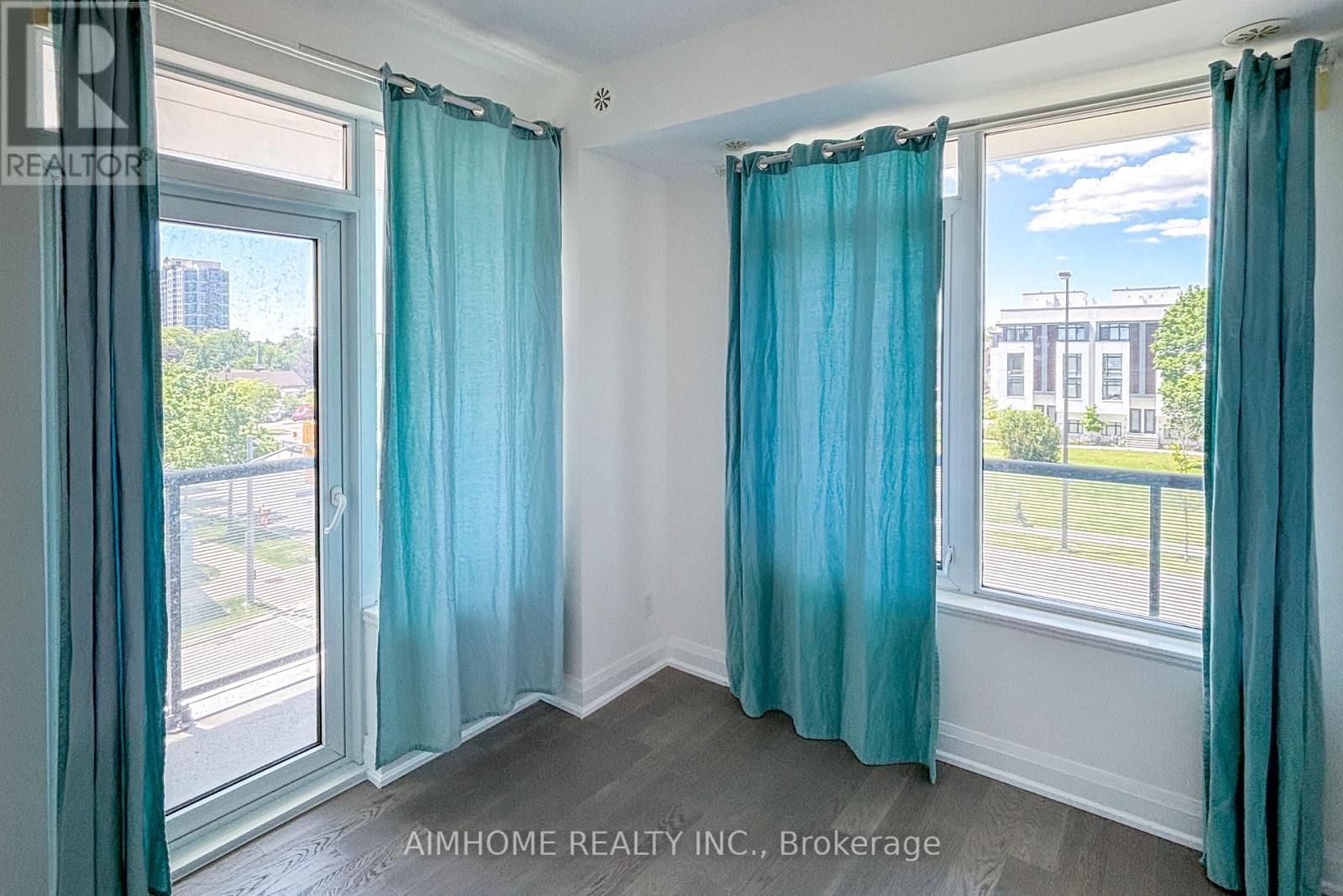 #TH120 26 CHURCHILL AVENUE - 18