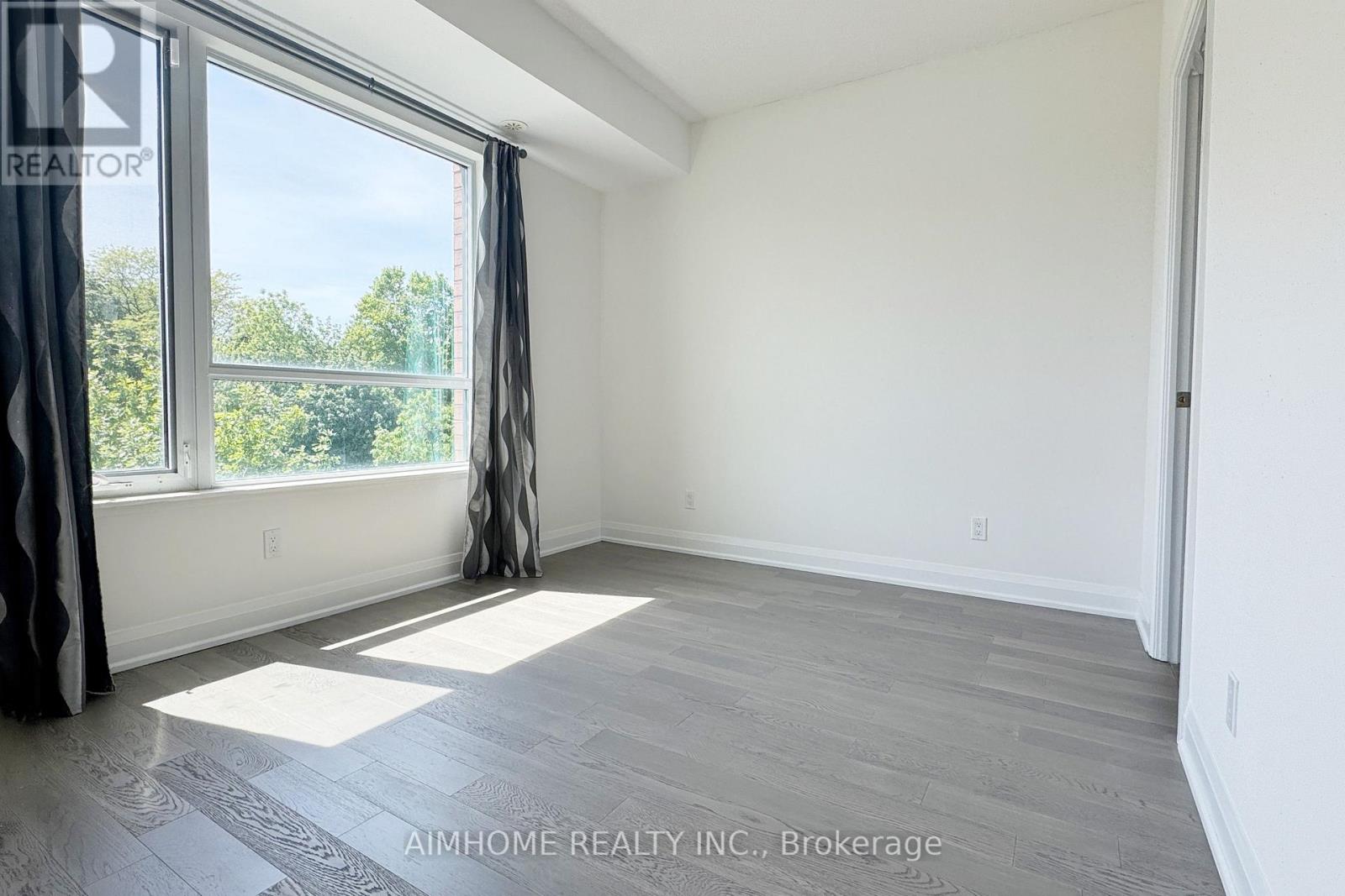#TH120 26 CHURCHILL AVENUE - 21