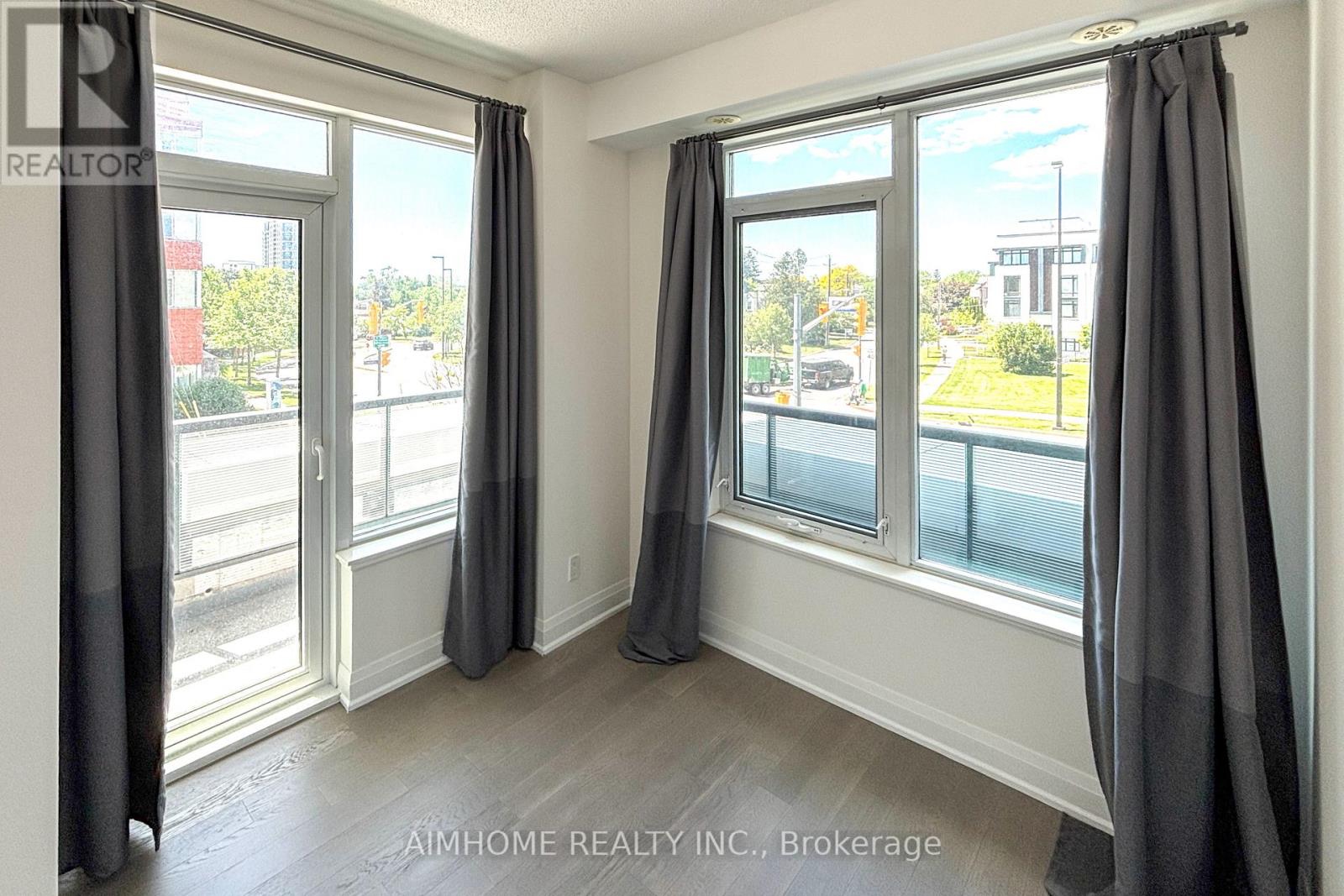 #TH120 26 CHURCHILL AVENUE - 24