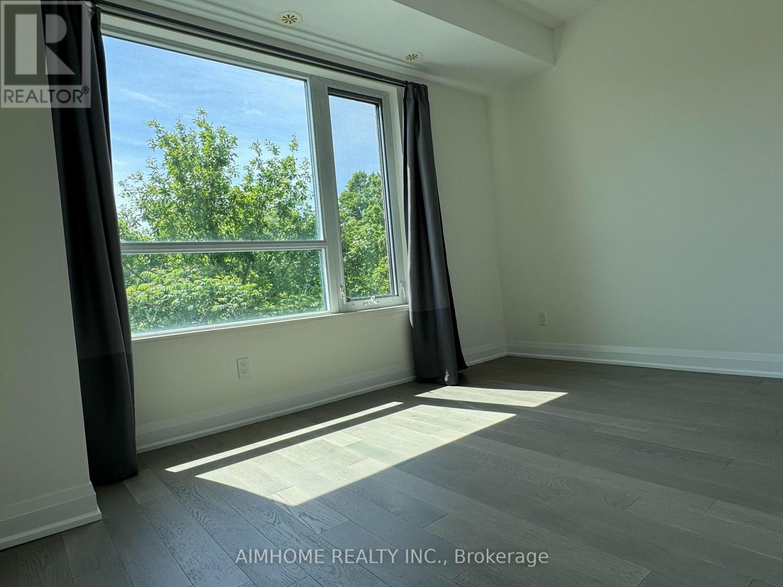 #TH120 26 CHURCHILL AVENUE - 27