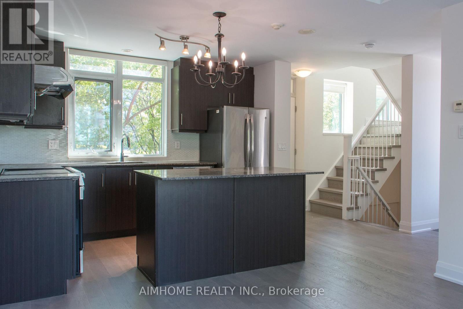 #TH120 26 CHURCHILL AVENUE - 7