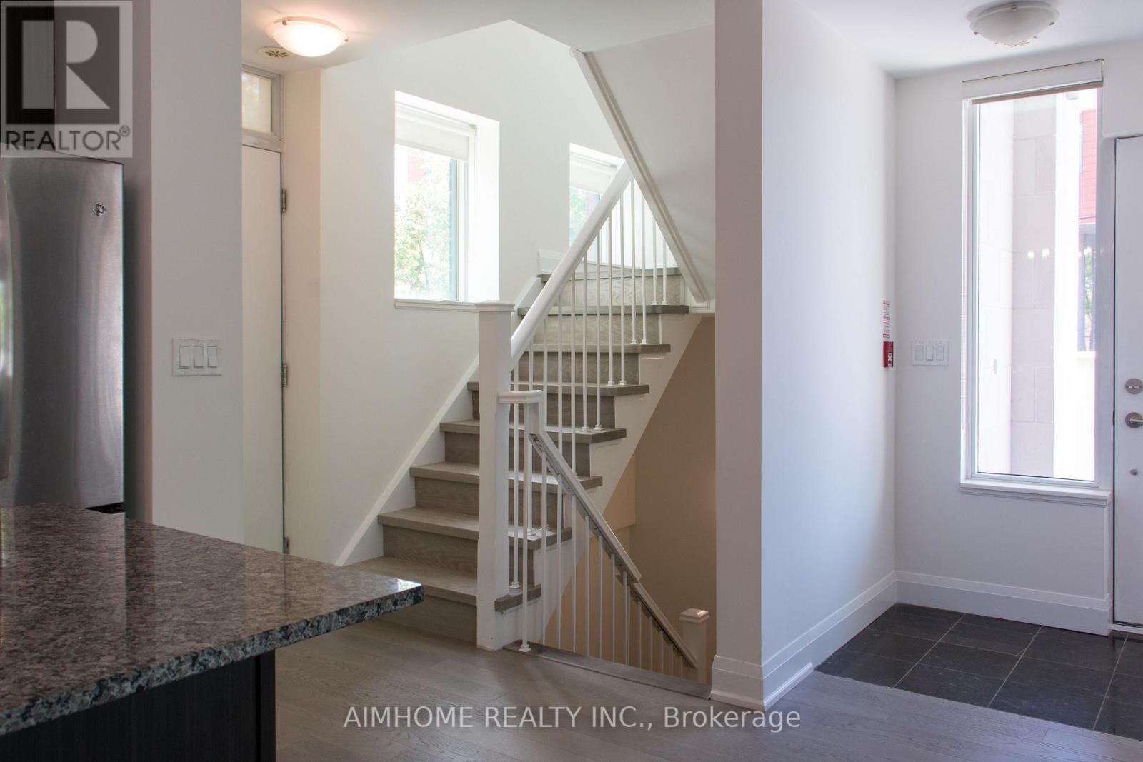 #TH120 26 CHURCHILL AVENUE - 8