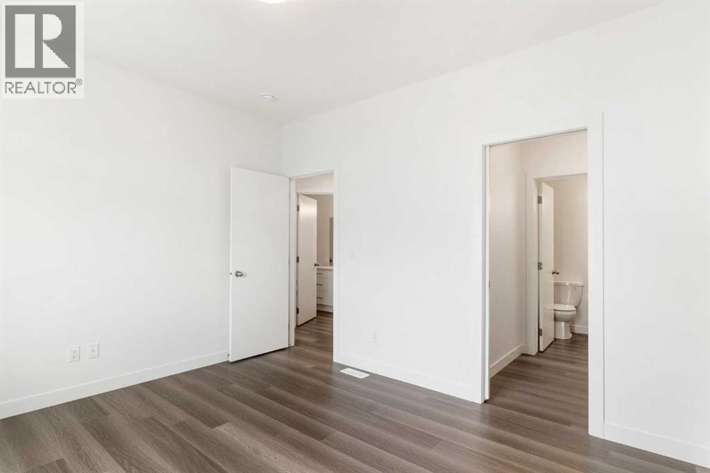 #4 2117 81 Street SW - 9