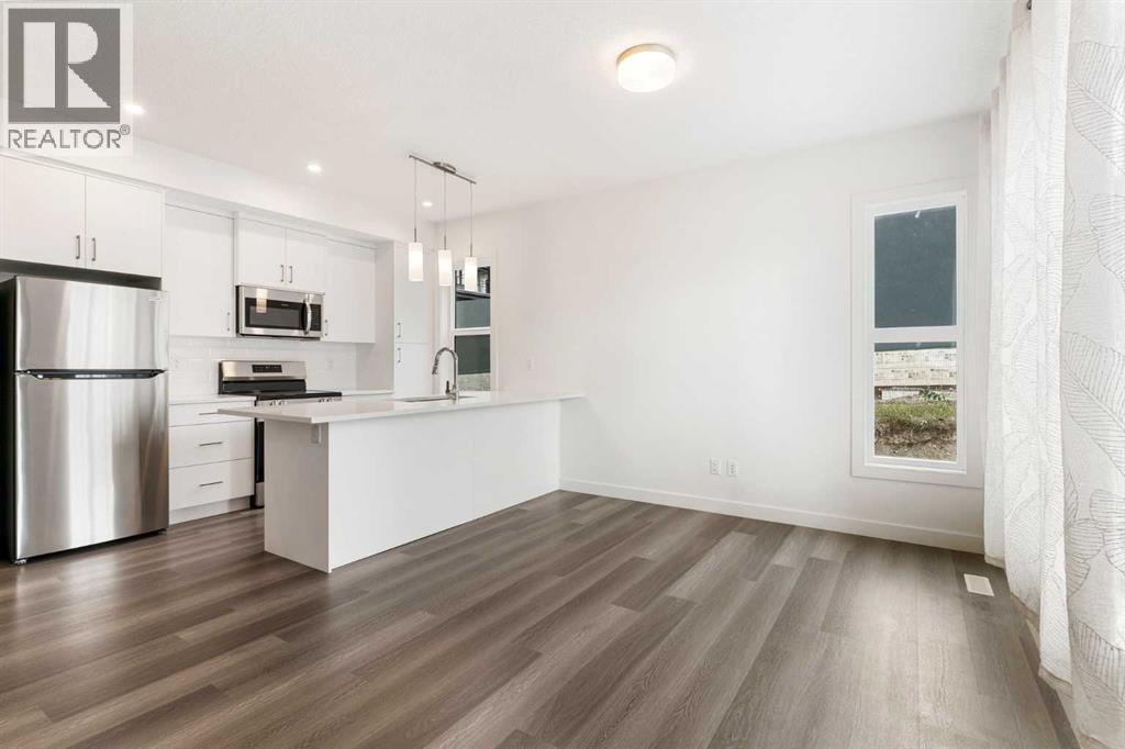 #4 2117 81 Street SW - 4