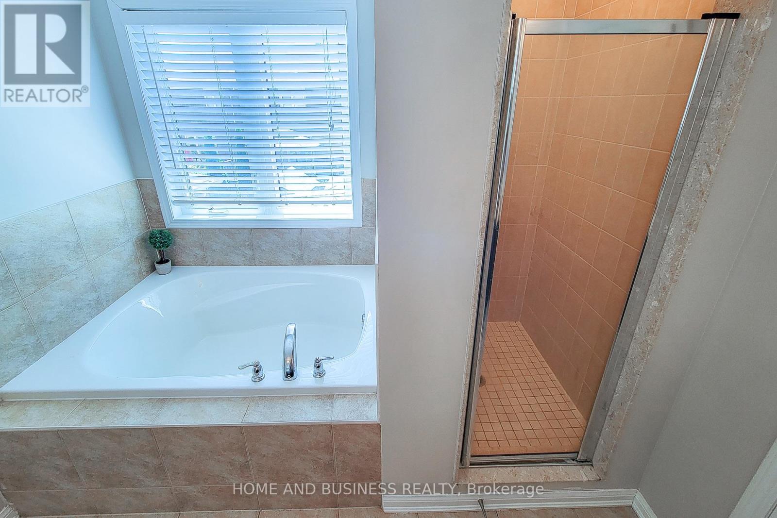 398 SCHREYER CRESCENT - 23