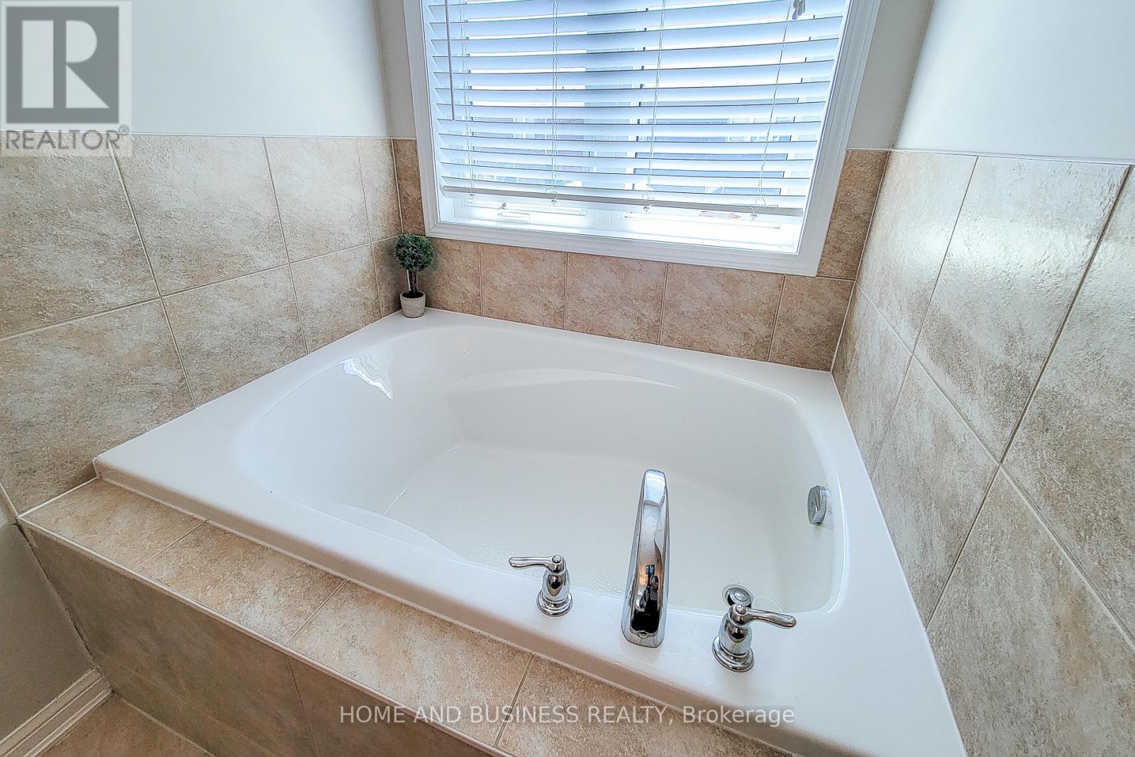 398 SCHREYER CRESCENT - 24