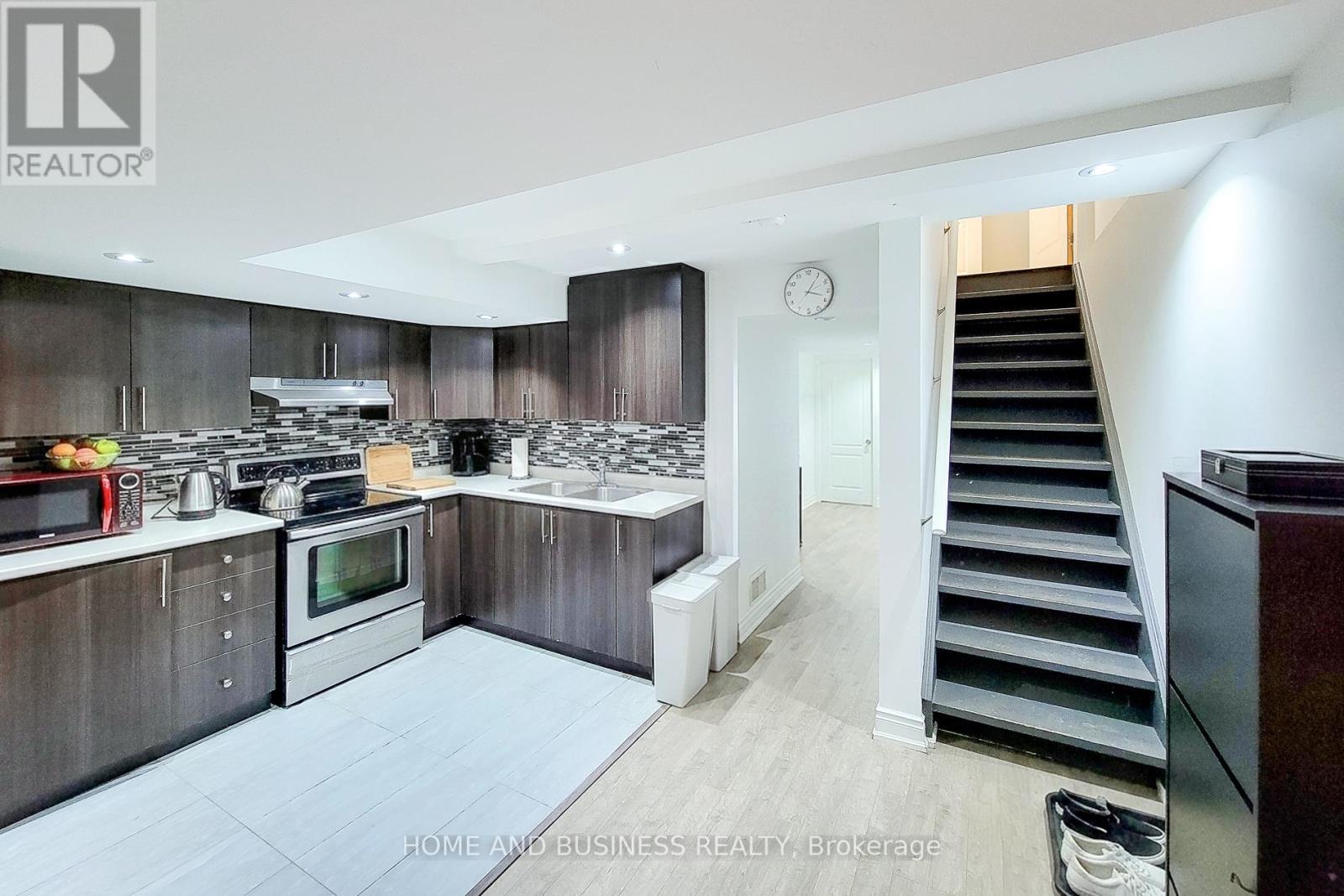 398 SCHREYER CRESCENT - 31