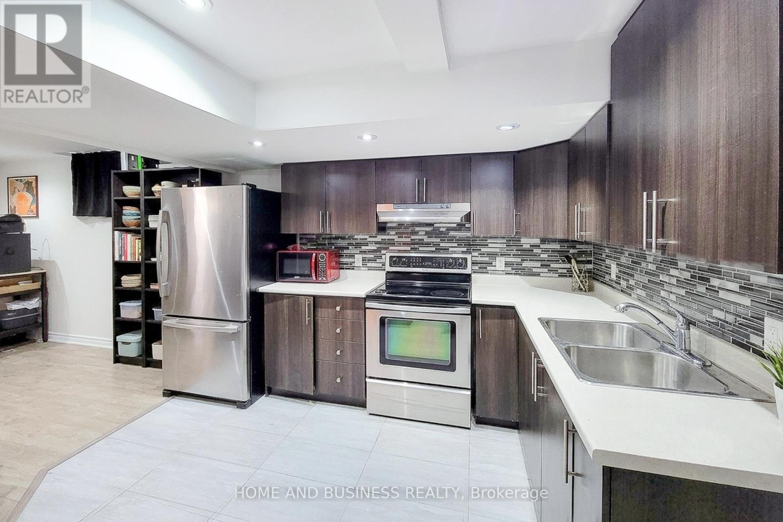 398 SCHREYER CRESCENT - 34