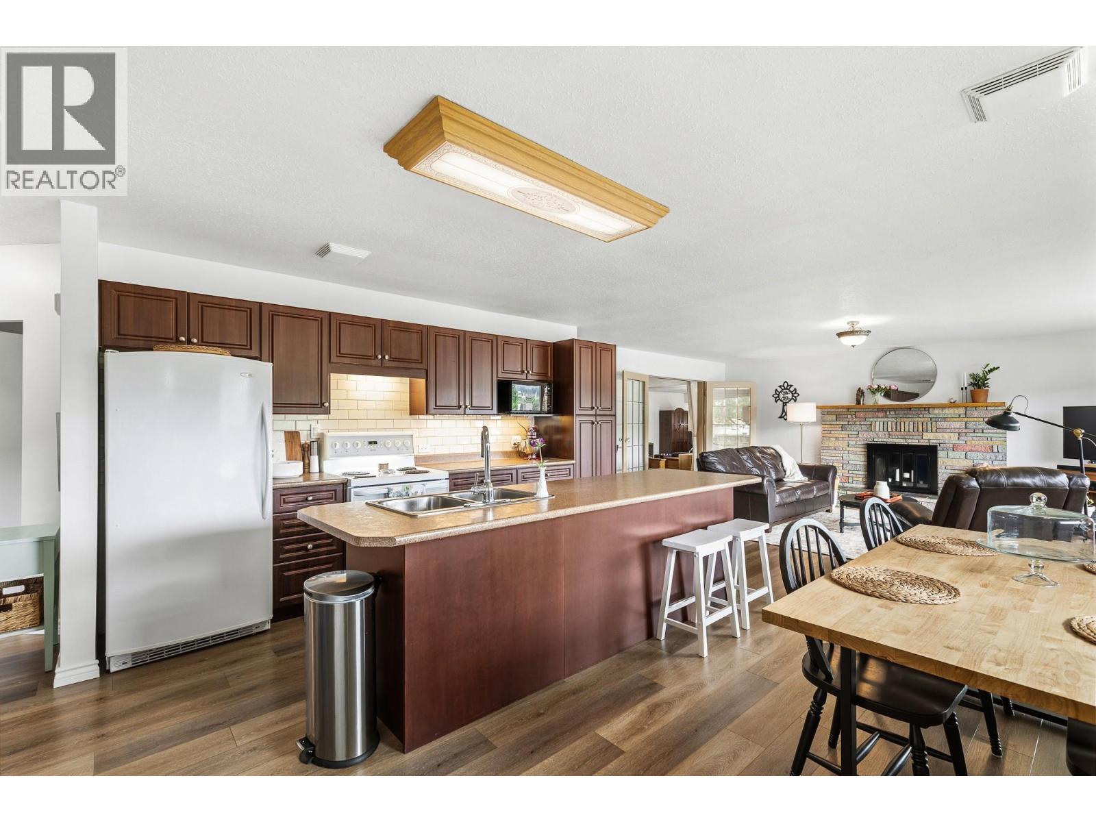 6310 Freeman Drive - 25