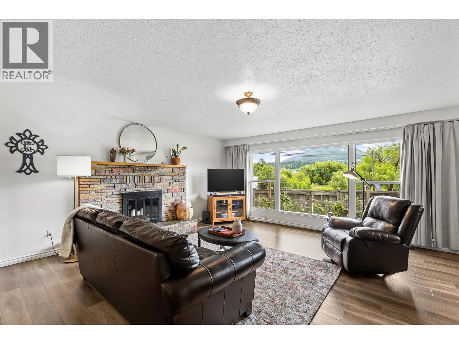 6310 Freeman Drive - 34