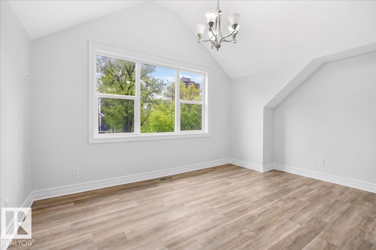 10958 88 AV NW - 32