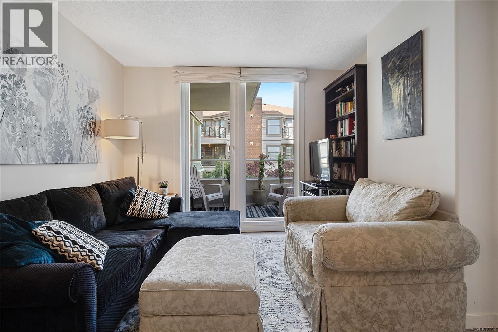 #402 930 YATES St - 11