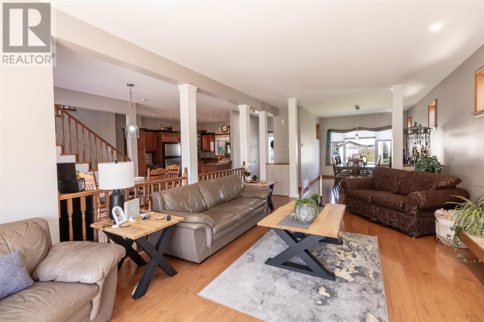 53 Laura ST - 11