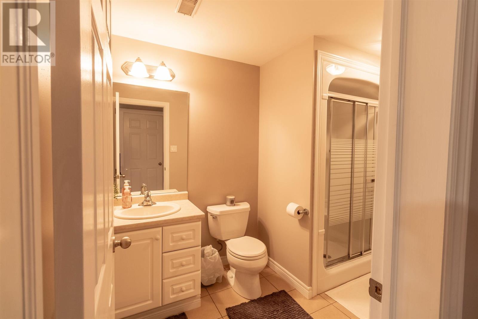 53 Laura ST - 31